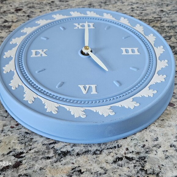 VERY RARE VINTAGE WEDGWOOD ENGLAND JASPERWARE BLUE WHITE ROUND WALL OFFICE CLOCK - Picture 7 of 15
